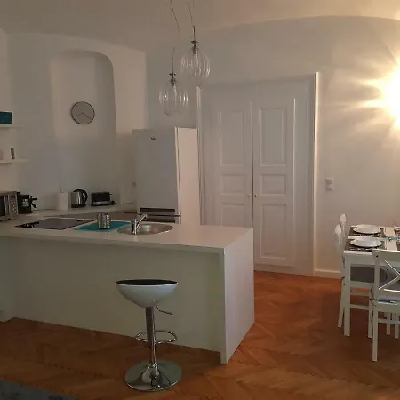 Vitez Apartman דירה אגר