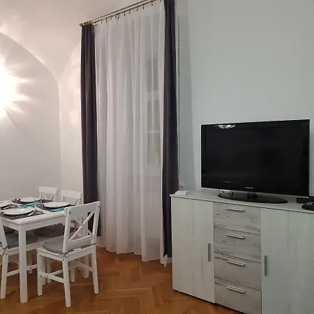 Vitez Apartman דירה