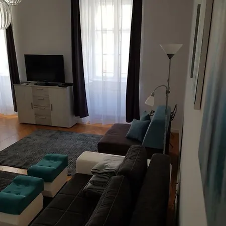 Vitez Apartman *