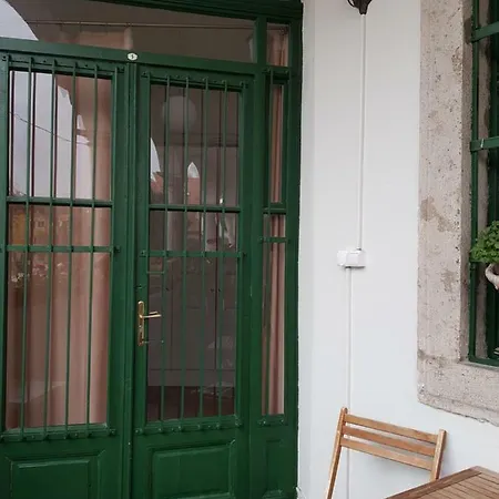 Vitez Apartman דירה *